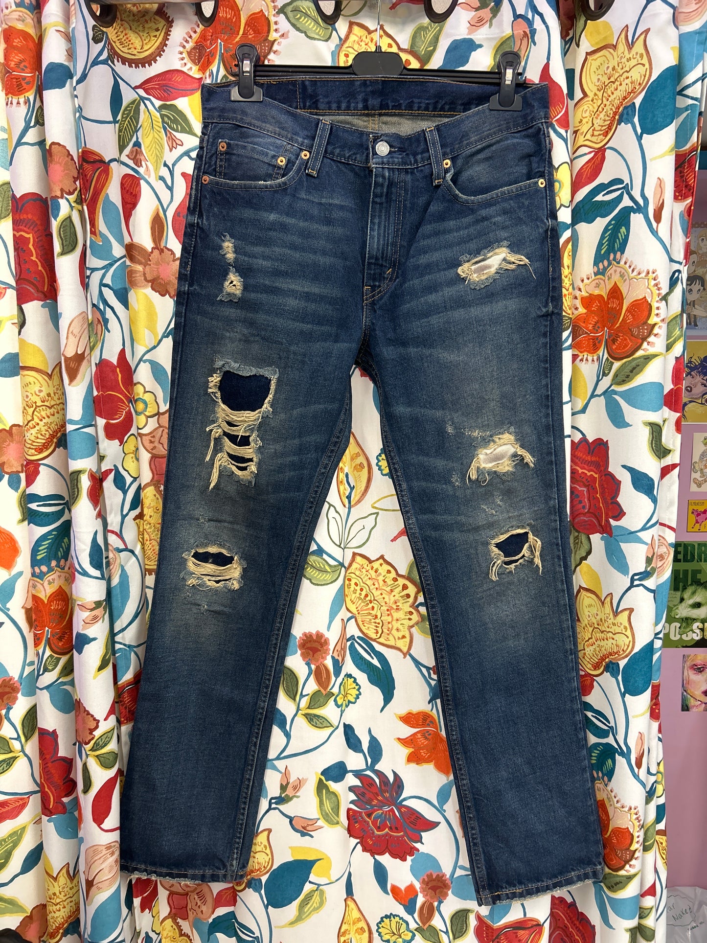 Levi's distressed denim W33L30