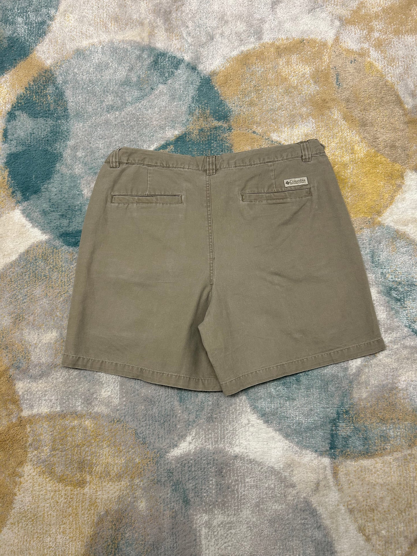 Columbia Beige cargo shorts