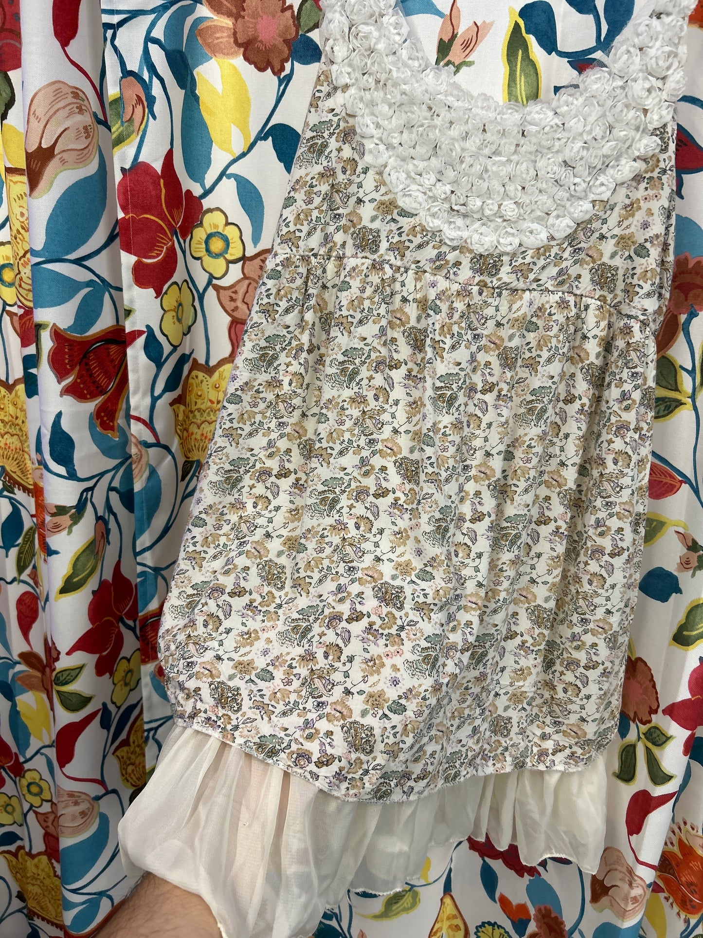 Lightweight retro beige and white cotton dress