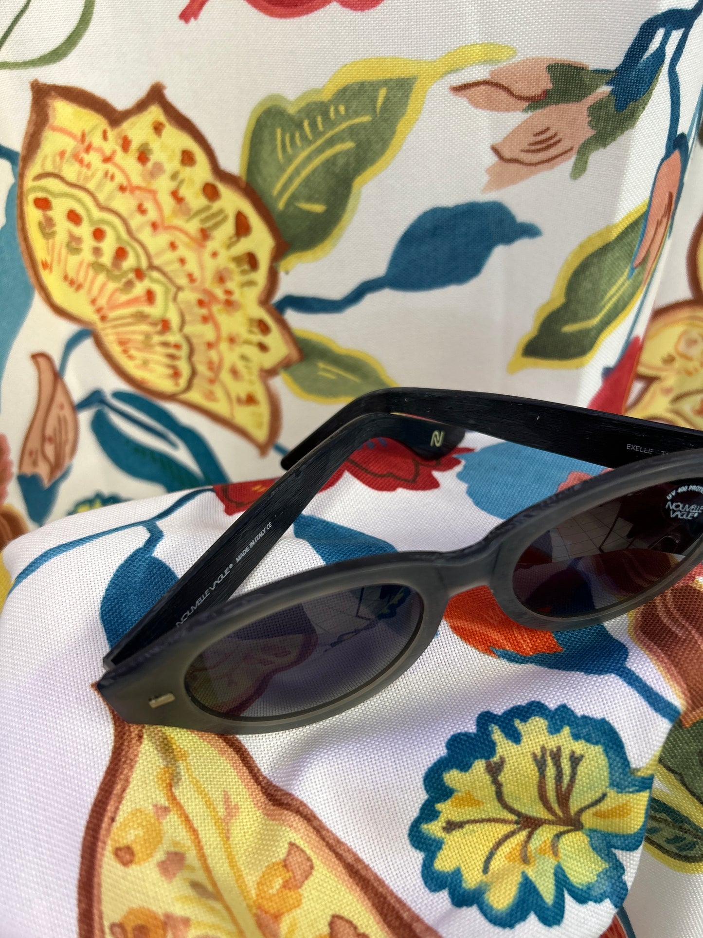 Grey uv 400 protection deadstock sunglasses