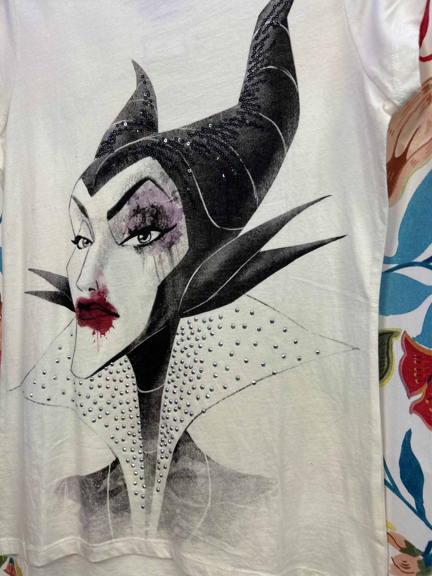 Y2k Disney malificent white tee
