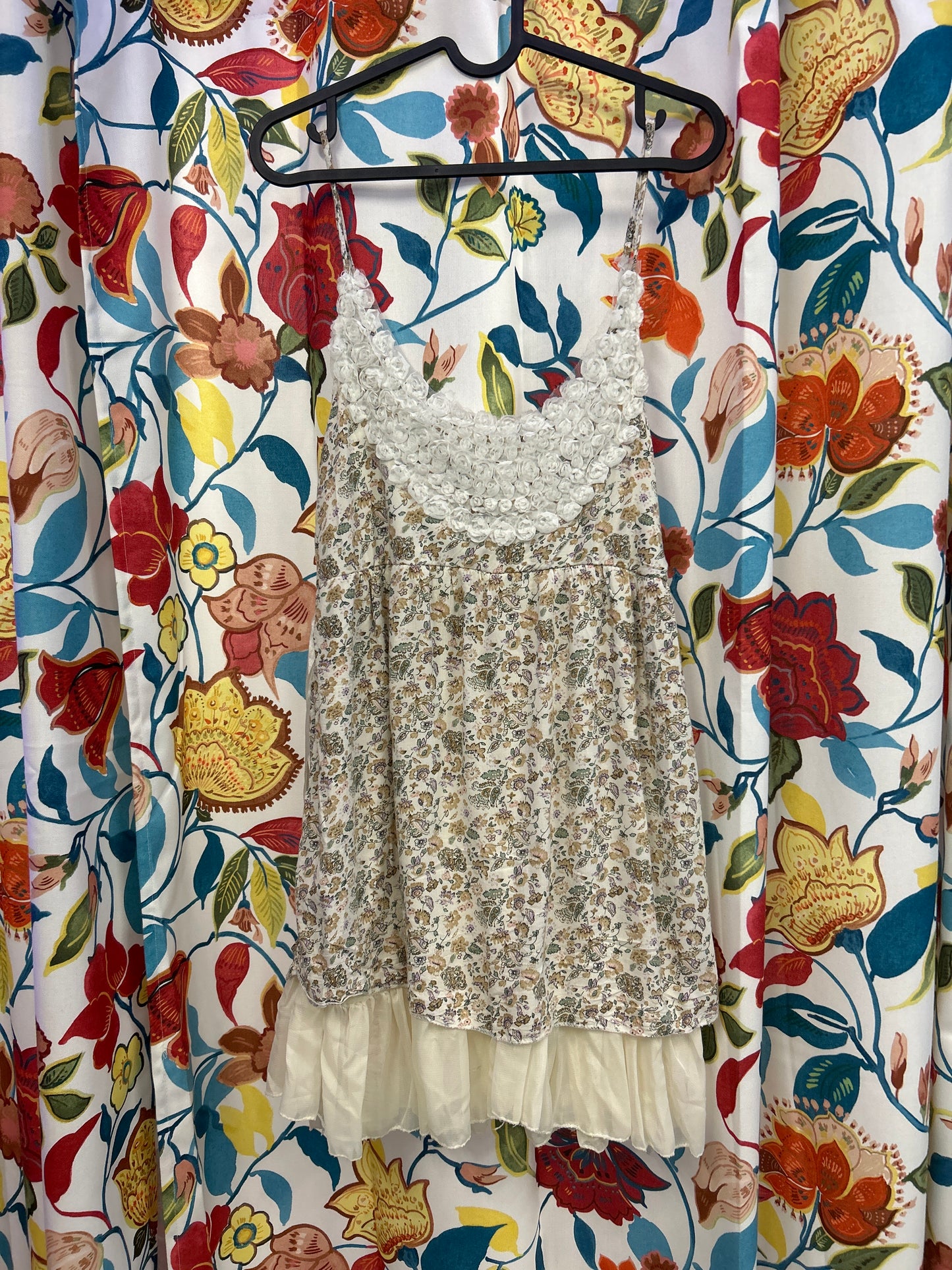 Lightweight retro beige and white cotton dress