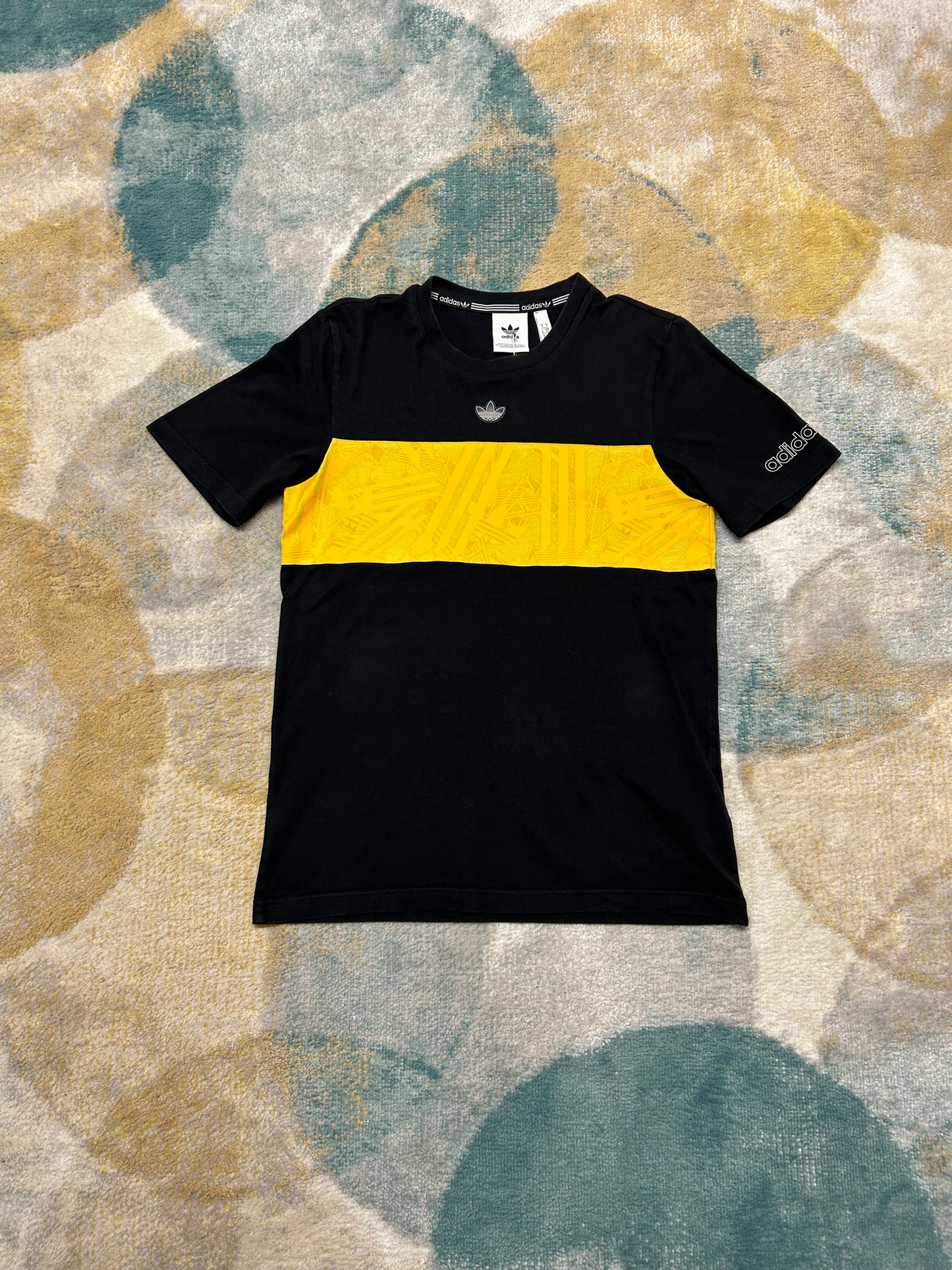 Adidas Black and yellow t-shirt