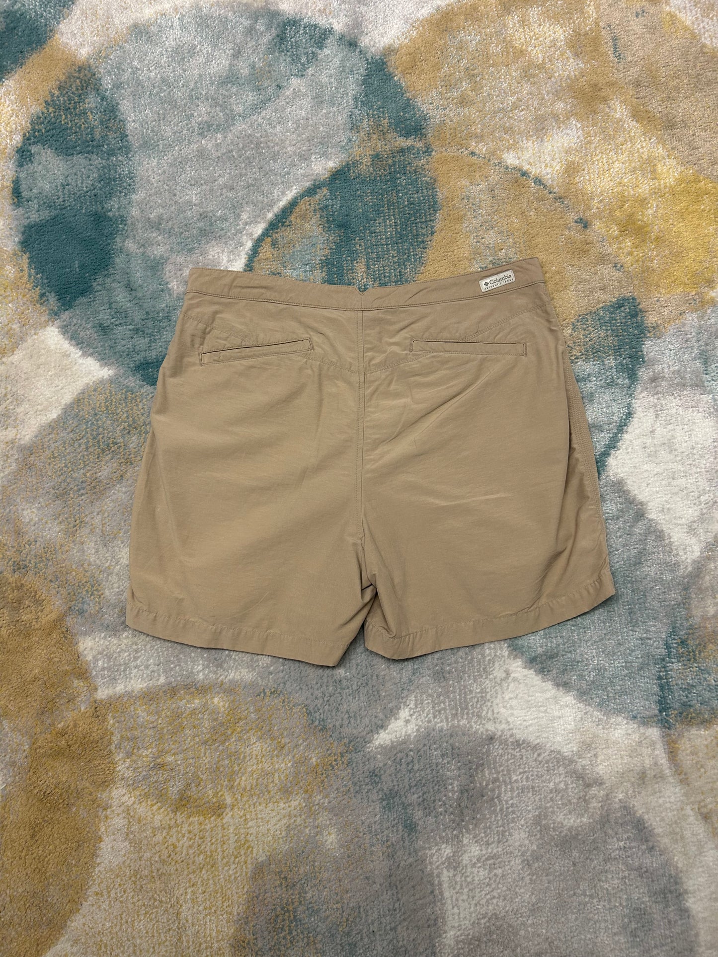 Columbia Beige short shorts