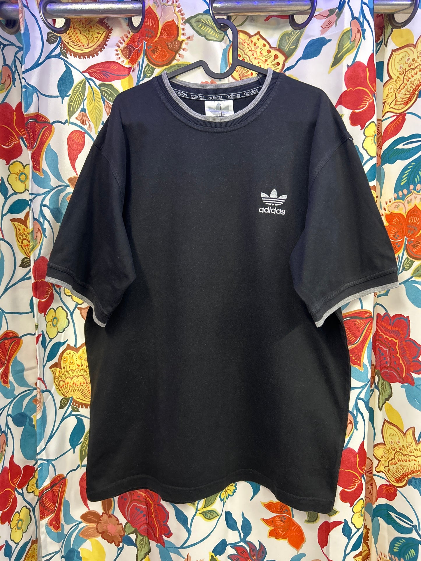 Adidas 00's vintage black cotton t-shirt