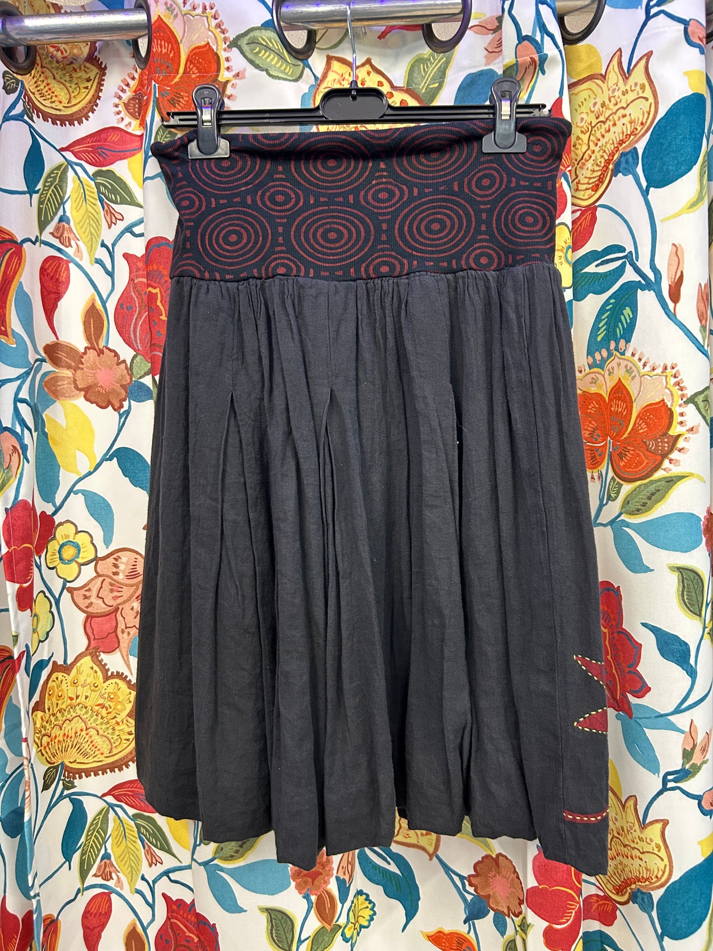 Y2k grey and red flower pattern midi skirt
