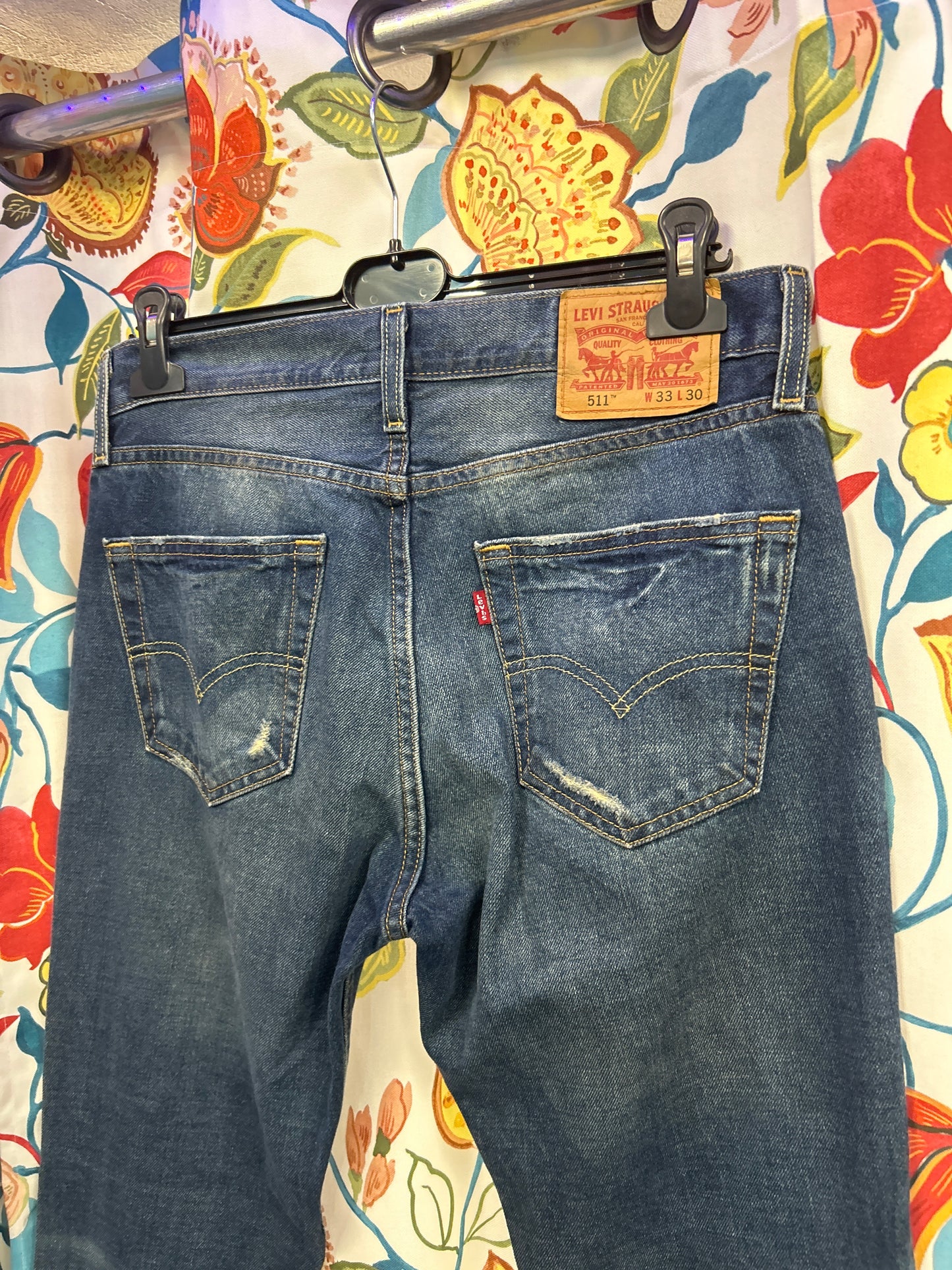 Levi's distressed denim W33L30