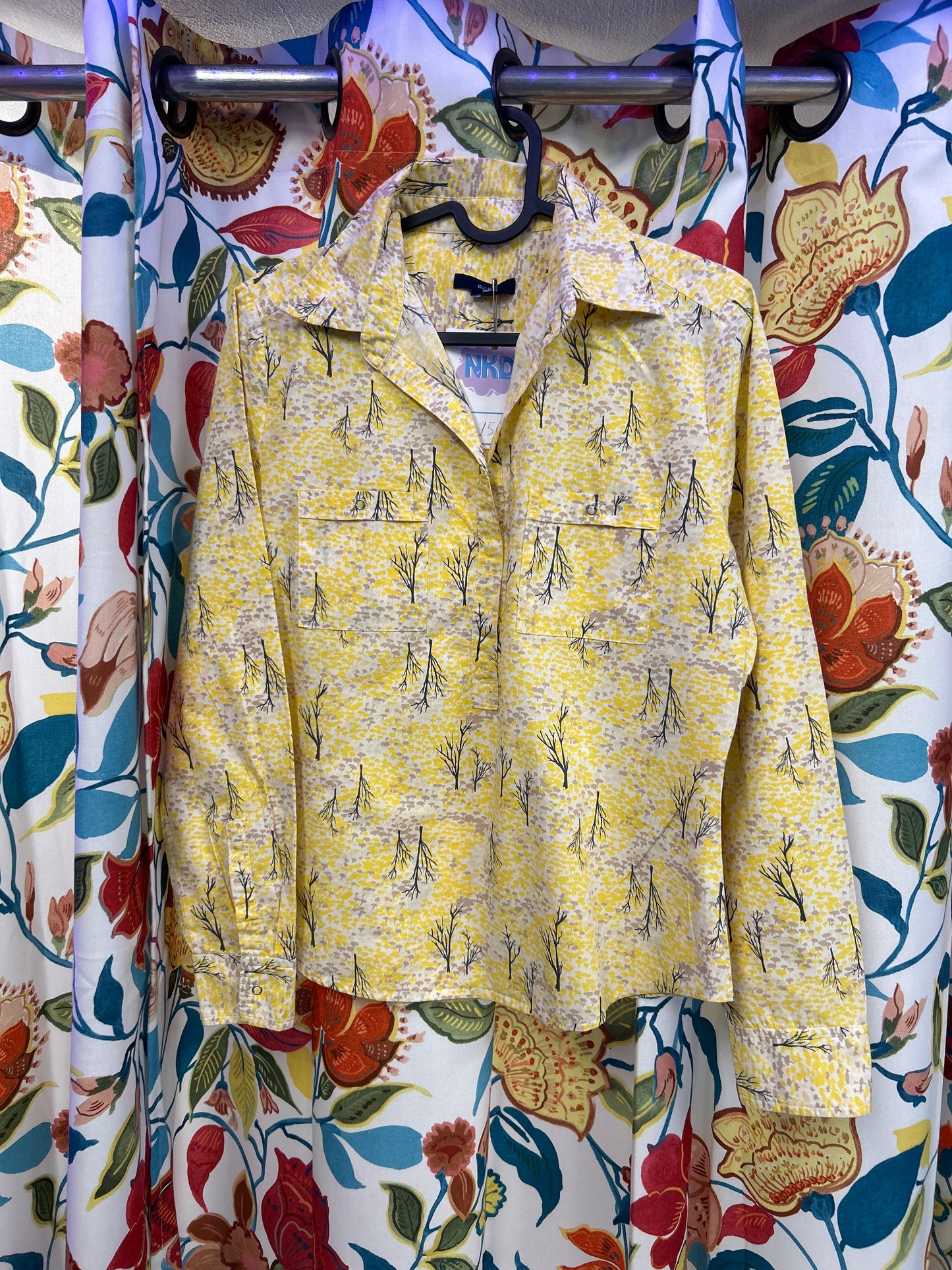 Y2k gap yellow patterned shirt