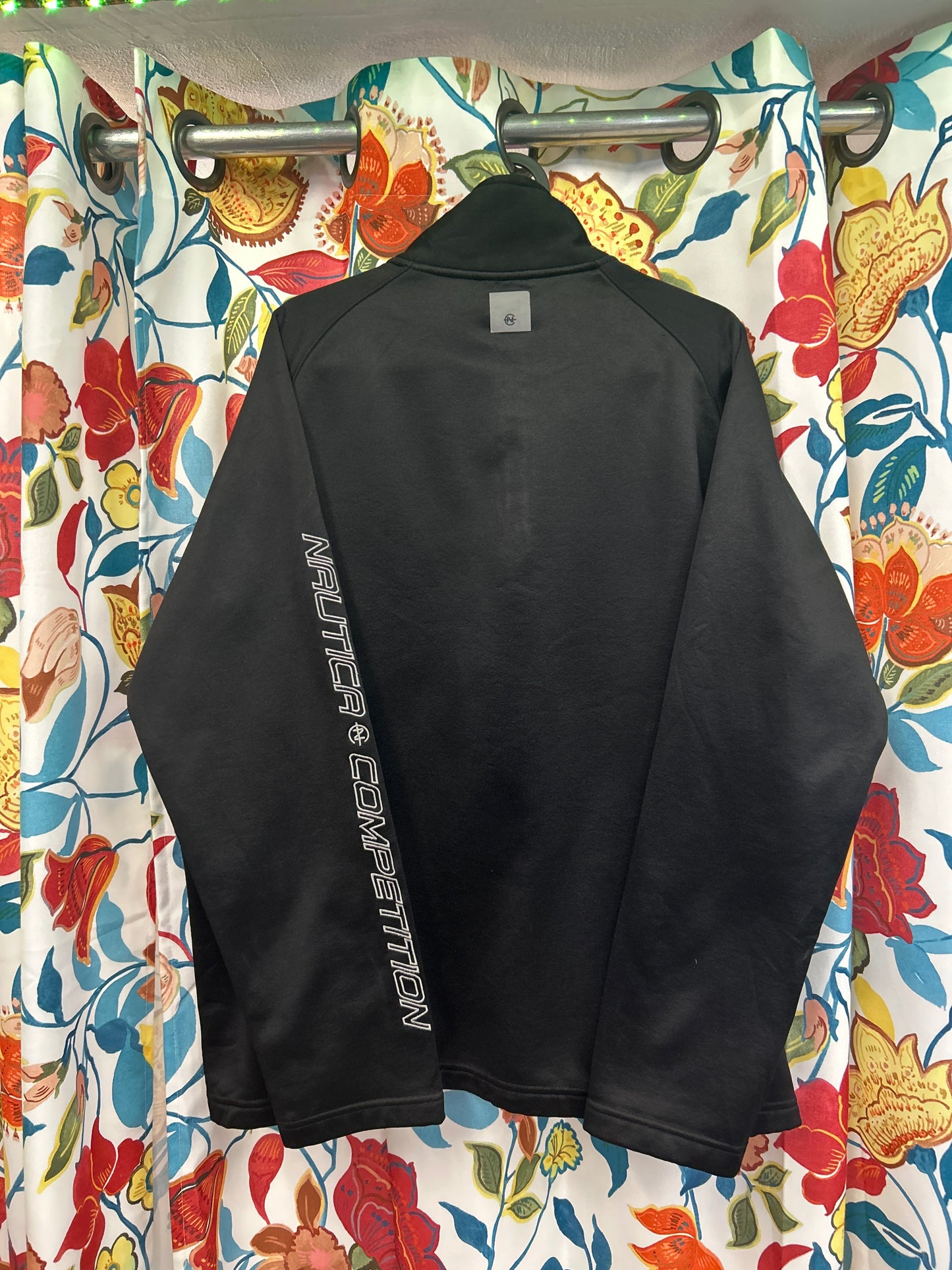 Nautica 00's midnight blue and black crewneck with fleece interior