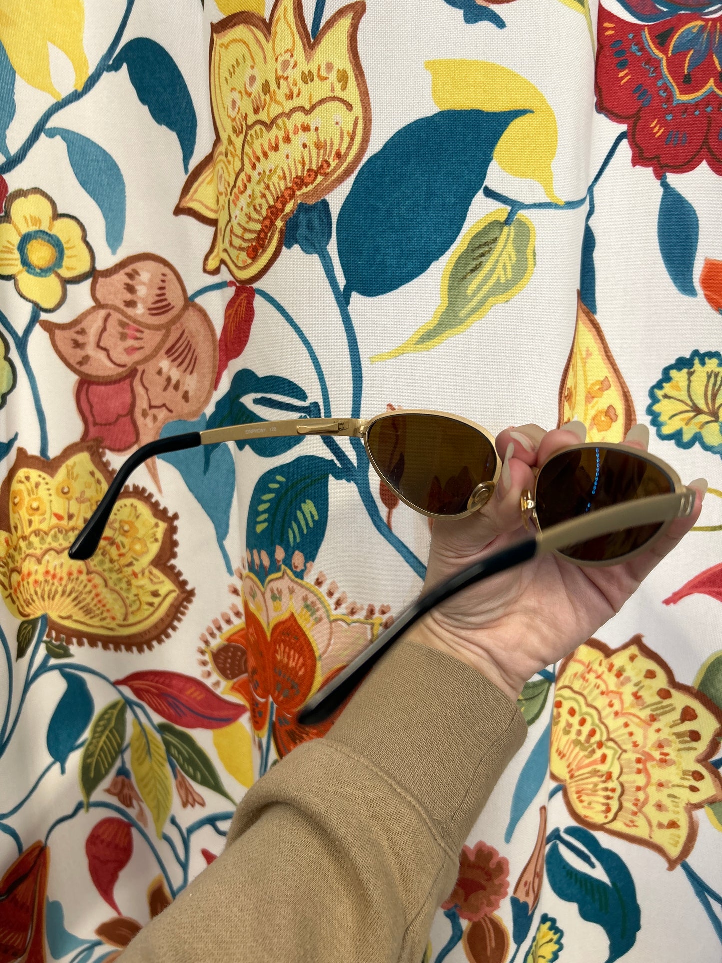 Oval Shape Metal Beige Sunglasses with Tinted Lenses