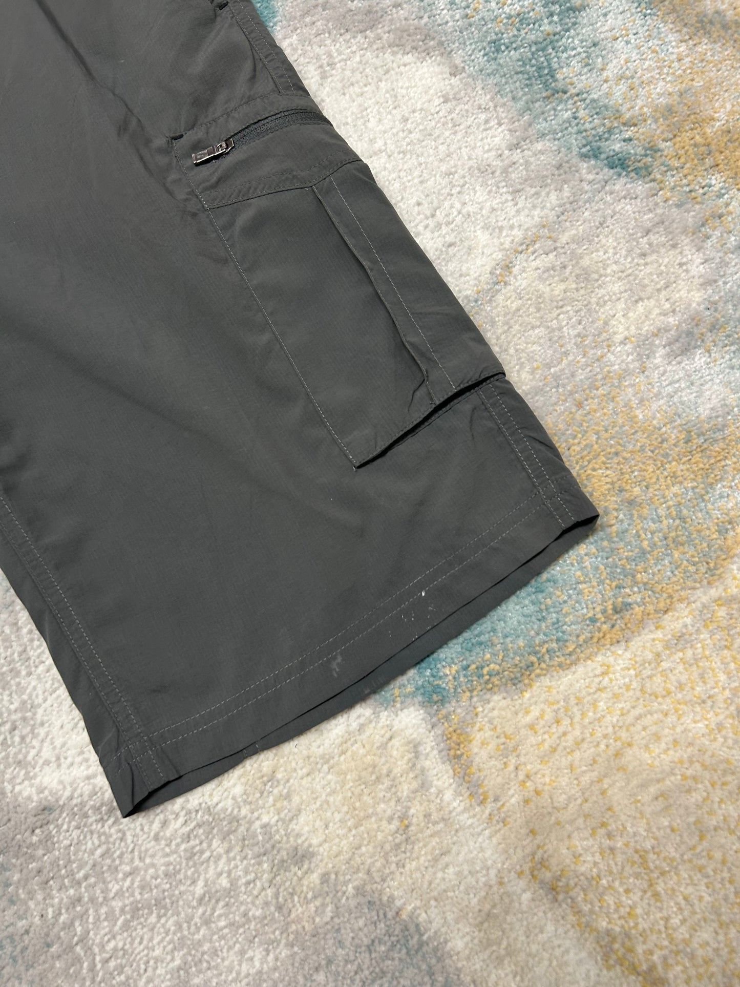 Columbia Dark grey omnishade shorts with belt