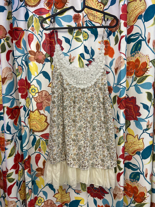 Lightweight retro beige and white cotton dress