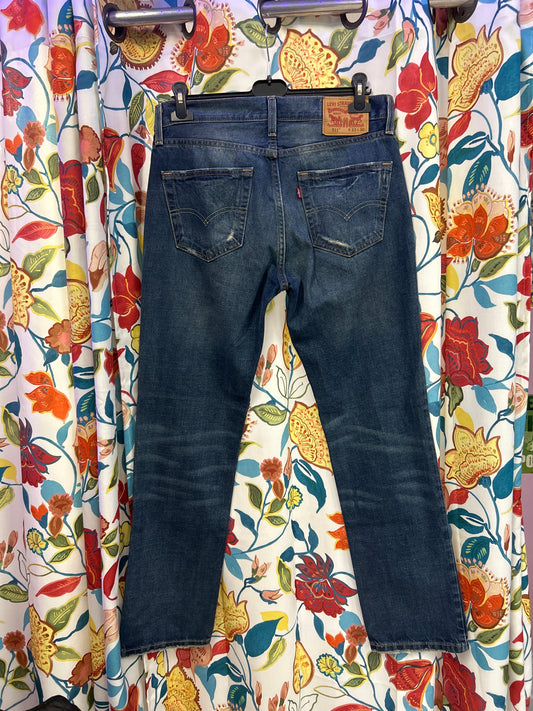 Levi's distressed denim W33L30
