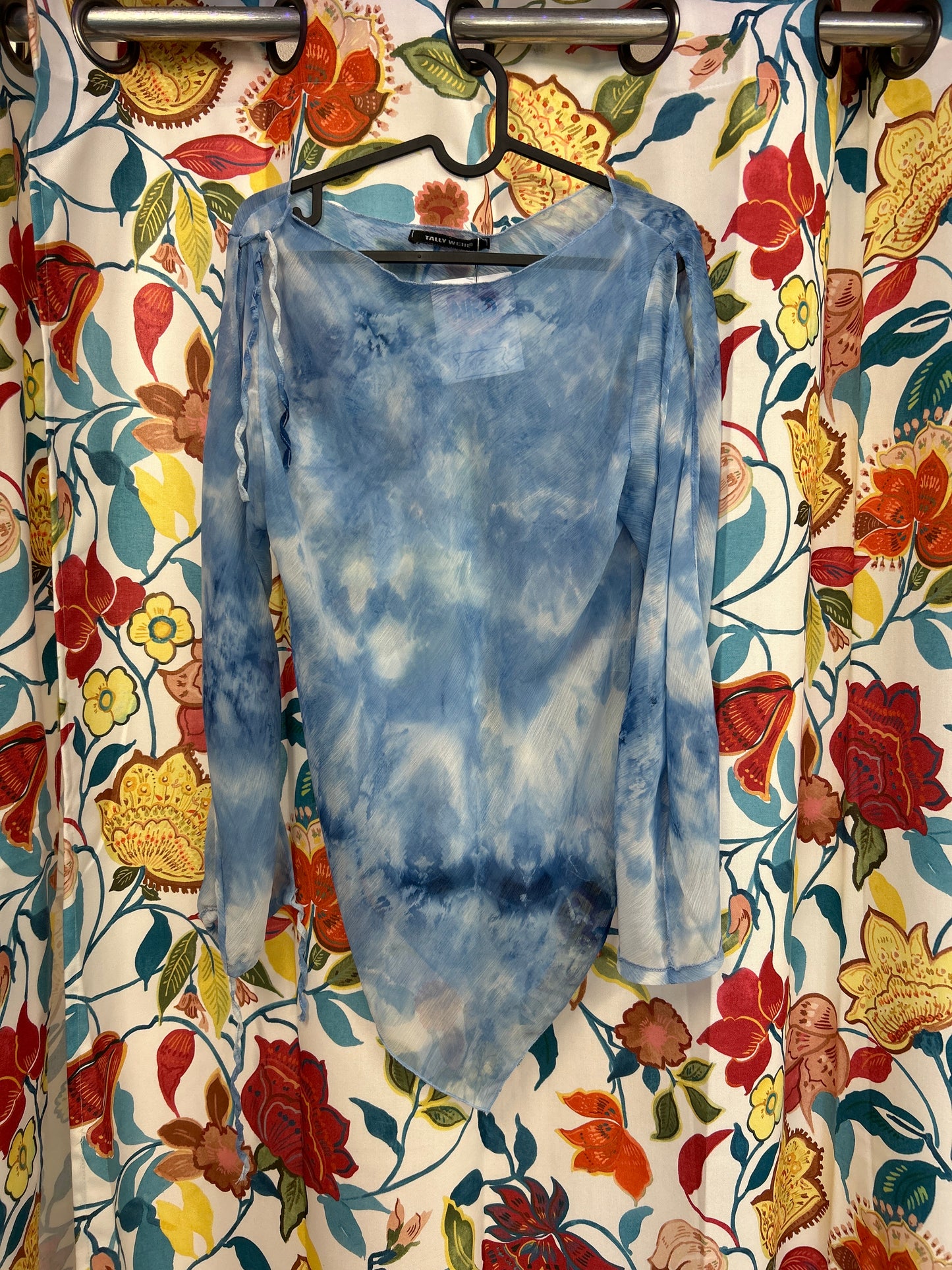 Y2k tally sky abstract top