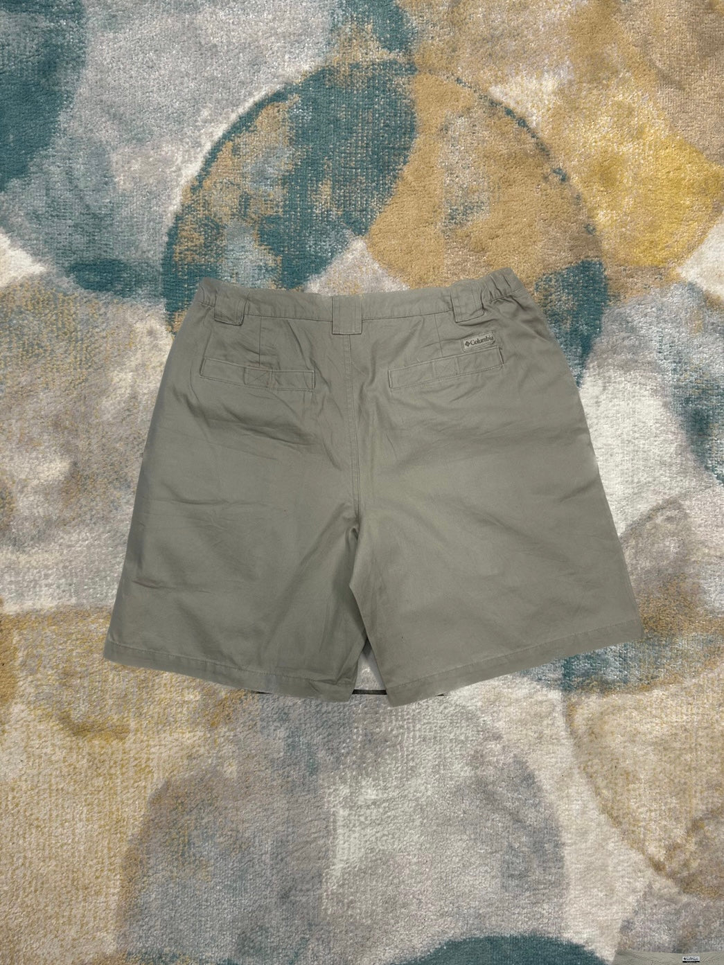Columbia Off White Cargo Bermuda