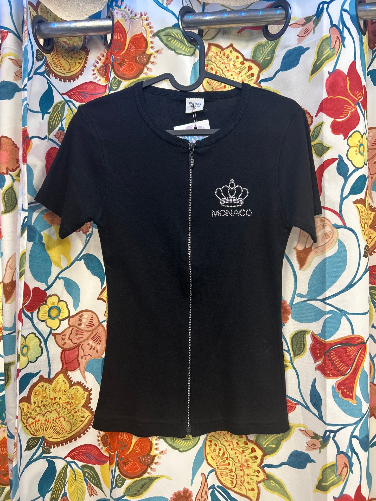 Y2K form fitting black t-shirt