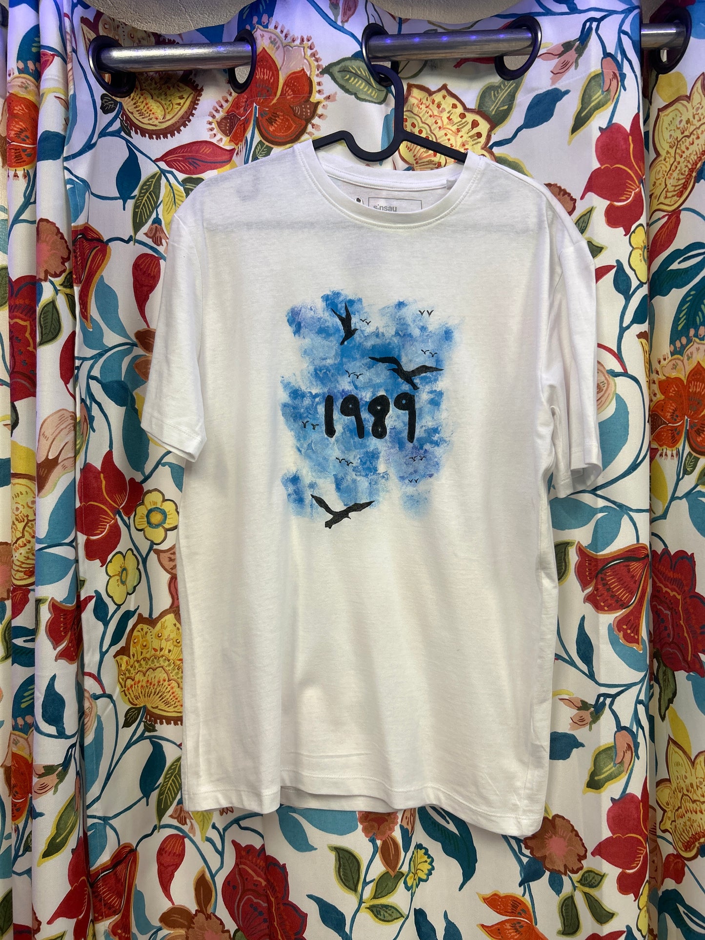 Taylor Swift '1989' Seagulls Handpainted White T-shirt