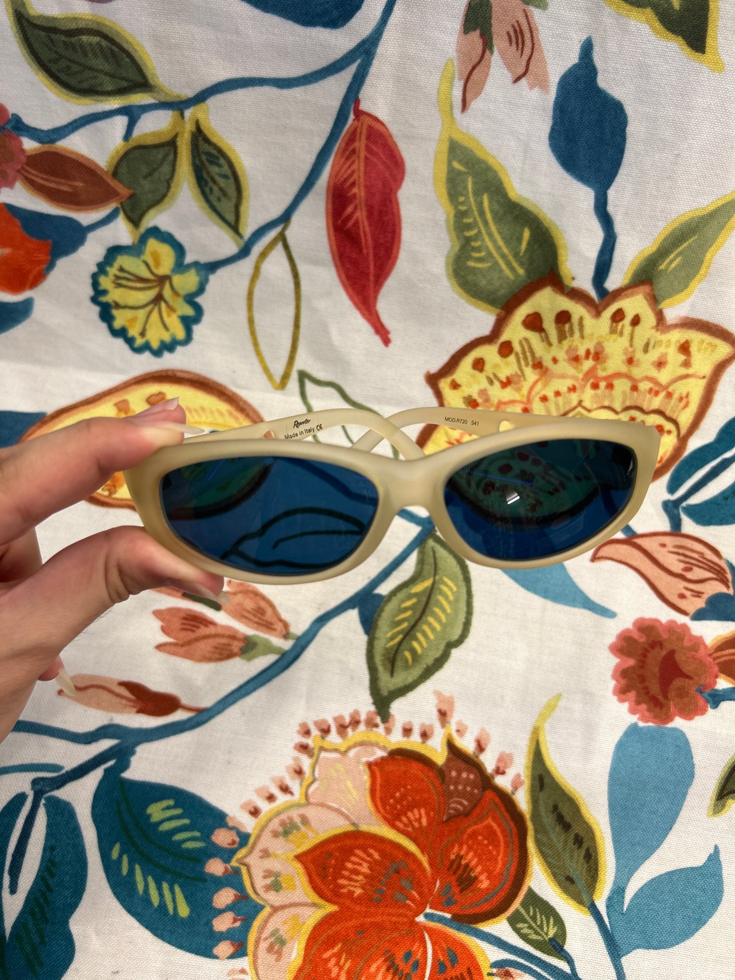 Beige opaque sunglasses
