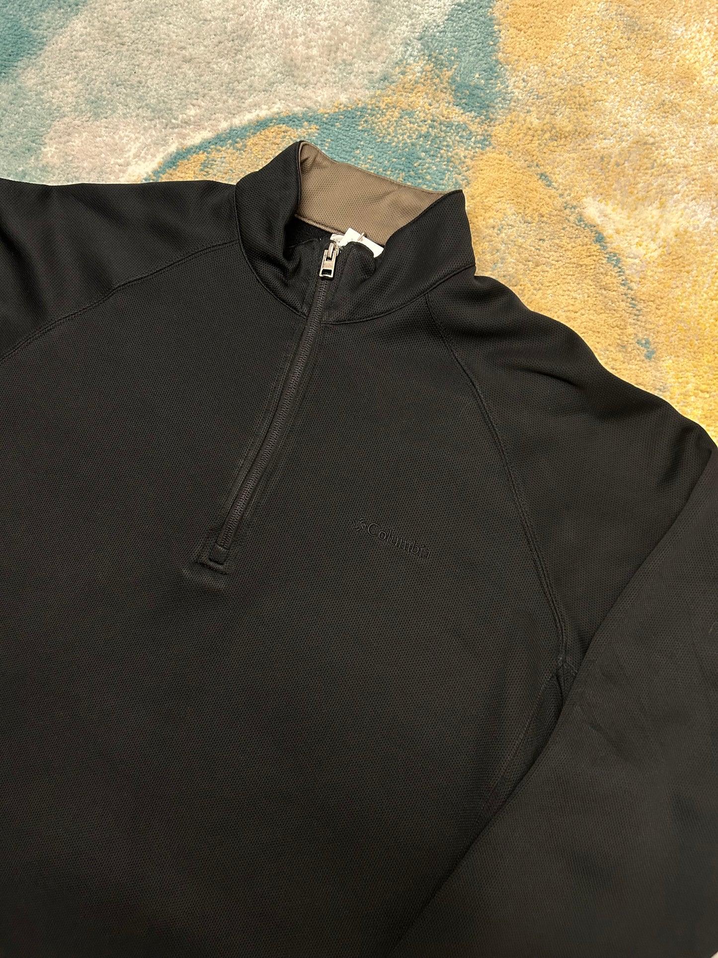 Columbia 00's black crewneck